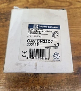 TELEMECANIQUE CA2 DN22D7 CONTROL RELAY 005118 - Picture 1 of 4