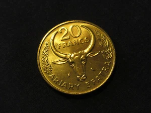  1989 Madagascar Coin 20 Francs Bovine head  "F A O"  issue ebayship - Picture 1 of 4