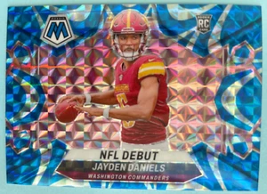 2024 Panini Mosaic Fútbol Reactivo Azul Prizm NFL Debut #272 Jayden Daniels RC - Imagen 1 de 2