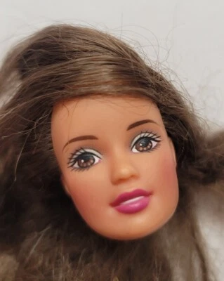 ТОЛЬКО ГОЛОВА БАРБИ ТЕРЕЗА 1990-е ИСПАНОЯЗЫЧНАЯ ЖЕЛТОВАТО-КОРИЧНЕВАЯ DK РОЗОВЫЕ ГУБЫ ЗАМЕНА ДУБОВАЯ КУКЛА - Изображение 1 из 4