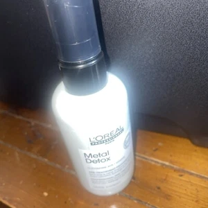 L'Oreal Metal Detox Vorbehandlungsspray 3,4 Unzen Reisegröße/Neu 2024 Flaschen - Bild 1 von 1