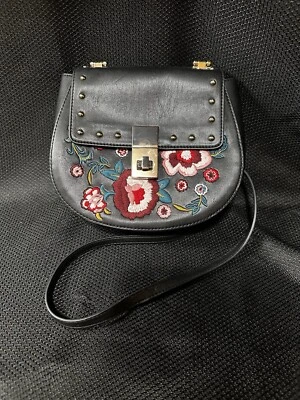EXPRESS Bandolera Bordada Bolso de Mano Cartera Negro Con Diseño Floral Usado en Excelente Condición Foto 1 de 4