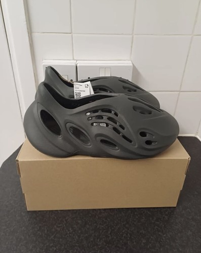 Yeezy Foam Runner Carbon UK 8