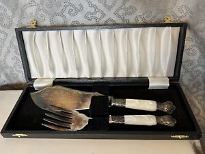 Vintage Mother Of Pearl Handle Fish Serving Fork and Knife Silver Plate EPNS (g7