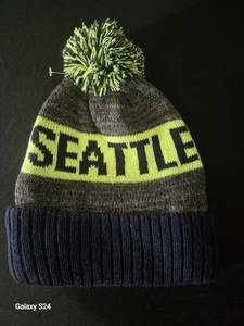Dicke Winter-Rodel-Strickmütze Seattle Waschung Fußball grün blau Bommel neu ohne Etikett - Bild 1 von 3