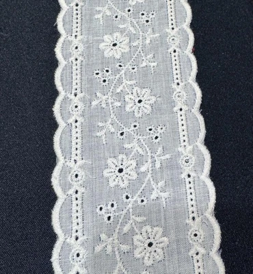Lote De Colección Floral Bordado Algodón Encaje Ojales Bordado 3yds Blanco 187 2.25" Ancho Foto 1 de 4