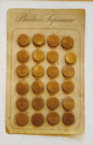 24 Vintage Antique Buttons Original Card  Boutons Superieure VERY OLD AC04 Cover