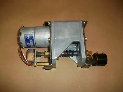 Unidad de accionamiento oncológico Siemens / Varian 1956353 / R08l08 / R22l22 USADA Foto 1 de 4