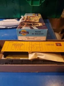 Athearn HO Scale BREX Burlington 57' Mechanical Reefer Car Kit #5464 - Picture 1 of 2