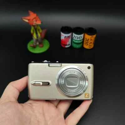 Panasonic Lumix DMC-FX07 Digital Camera 7.2MP 3.6x Optical Zoom Silver - Image 1 of 4