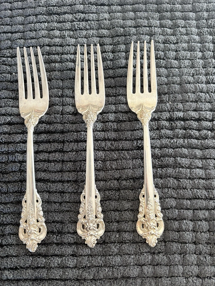 HORQUILLA PARA ENSALADA WALLACE GRAND BARROCA PLATA ESTERLINA 6 1/2 PULGADAS SIN MONOGRAMA Foto 1 de 1