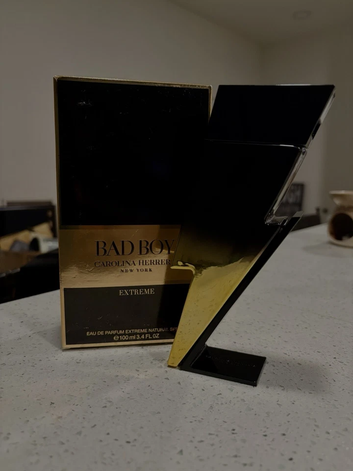 Carolina Herrera Bad Boy Extreme 3.4 盎司淡香水男式 100 毫升 — 第 1/2 张图片