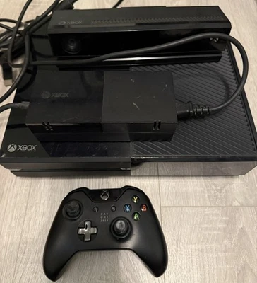 Xbox One 500GB Console – Controller & Kinect - Image 1 of 3