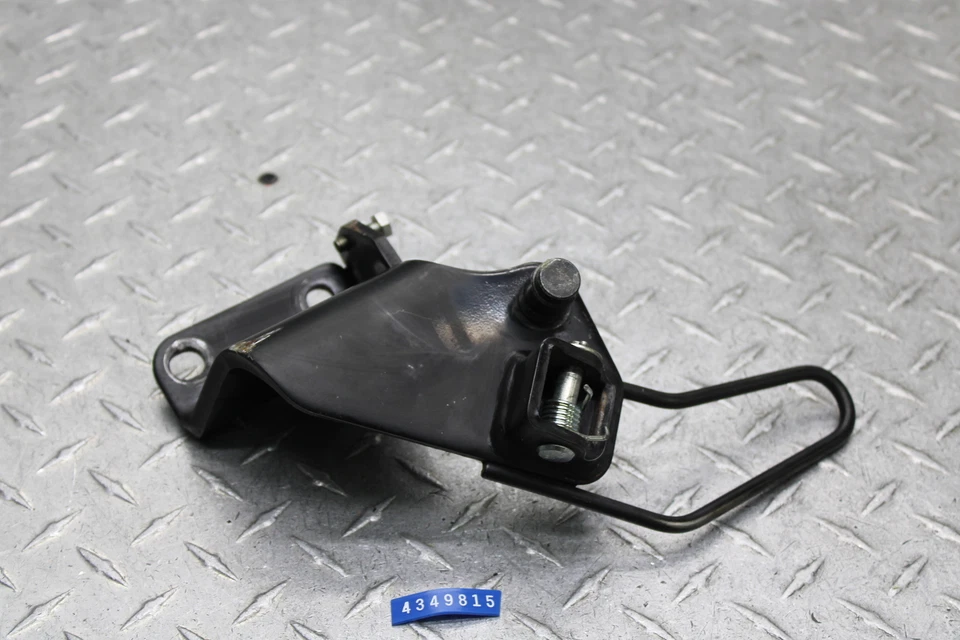 2012 HONDA SHADOW RS 750 VT750RS ПРАВЫЙ ПЕРЕДНИЙ КРОНШТЕЙН ДЛЯ ПОДНОЖКИ 50615-MGR-670 - Изображение 1 из 4