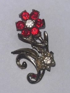 Vintage Gold Tone Red Crystal Rhinestones Faux Pearl Flower Brooch Pin - Picture 1 of 5