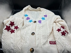 Cardigan ufficiale Taylor Swift versione Taylor rossa XS/SM piccolo autentico - Foto 1 di 9
