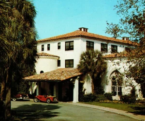 Entrance to Cloister Sea Island Building Driveway Path Cars GA Vintage Postcard - Picture 1 of 4