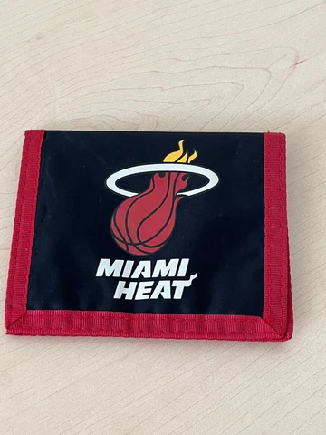 MIAMI HEAT NYLON WALLET BILLFOLD 4 CARD SLOTS PLUS BILL POCKET TEAM LOGO Cover