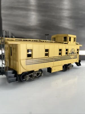 Vintage RIO GRANDE Main Line  Thru The Rockies Yellow Caboose #01439 MINT! - Image 1 of 4