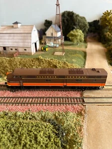 HO Walthers Proto 2000 E7A Illinois Central # 4016 with DCC.  920-47991. IOB - Picture 1 of 12