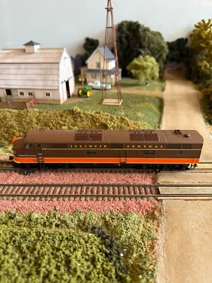 HO Walthers Proto 2000 E7A Illinois Central # 4016 with DCC.  920-47991. IOB - Image 1 of 4