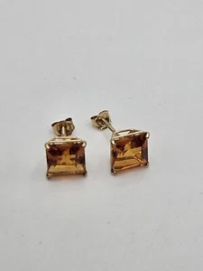 Vintage 14k Yellow Gold Orange Princess Cut Gemstone Screw Back Stud Earrings - Picture 1 of 19