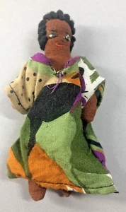 Muñeca africana hecha a mano 5.".  Dama con rostro bordado y vestido multicolor. - Imagen 1 de 7