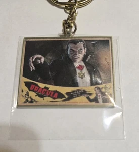 UNIVERSAL STUDIOS EXKLUSIVER UNIVERSAL MONSTER DRACULA POSTER SCHLÜSSELANHÄNGER NEU - Bild 1 von 3