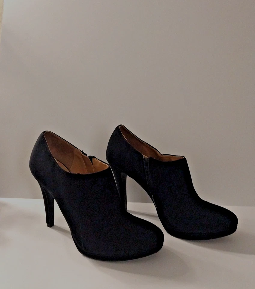 Botas Merona Molly Tacones de Aguja Botín al Tobillo Cremallera Tela Negra Para Mujer Talla 11 Foto 1 de 4