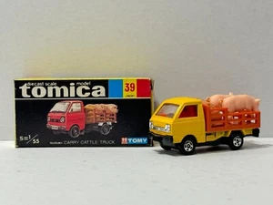 Tomica Suzuki Carry Cattle Truck w/ Pigs 39-3-5 Red Interior Made in Japan Mint - Picture 1 of 10