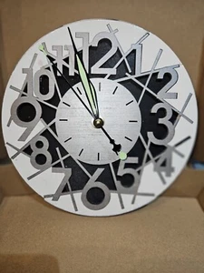 Handgefertigte Holz Wanduhr schwarz und weiß 14 Zoll - Bild 1 von 1