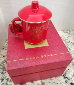 Chinese Porcelain red Mug With Lid in Box - Picture 1 of 9