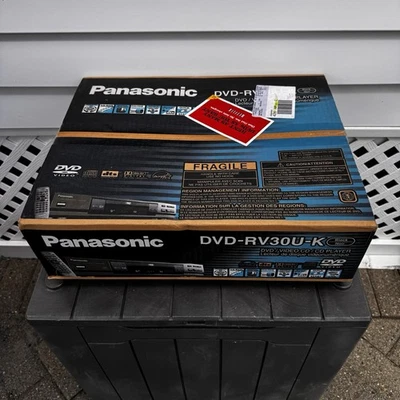 Nuevo de Lote Antiguo Panasonic DVD-RV30U-K DVD Video Reproductor de CD Nuevo Precintado Estado Foto 1 de 4