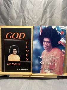 God lives in india & A Catholic Priest Meets SAI BABA SIGNED - Picture 1 of 8