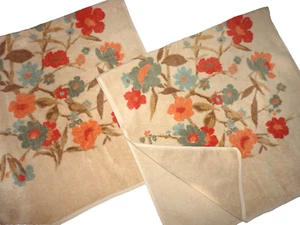 VINTAGE TASTEMAKER TAN  FLORAL RED BLUE BROWN (2) BATH TOWEL SET 23X44 - Picture 1 of 5