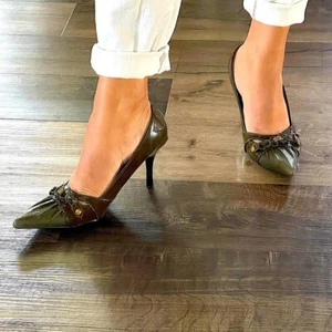 Selina by Summer Rio Army Green Pointed Toe Heels w/ Yellow Crystal Size 8.5 - Picture 1 of 16