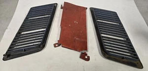 1977 1978 Datsun 280Z Hood Vents With Drip Tray- Matched Set-Nice Shape-Barn#11 - Foto 1 di 16