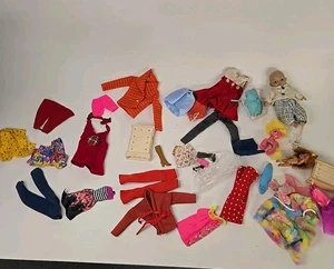 Vintage Barbie Kleidung und anderes Puppenzubehör Konvolut - Bild 1 von 4