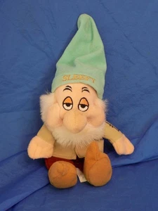 Blancanieves y los siete enanitos SLEEPY 8" Peluche Disney Store - Imagen 1 de 5