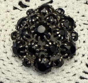 Vintage Perlen Schwarz Brosche Facettiert Atemberaubend Cluster Trauer Brosche Anstecknadel - Bild 1 von 4