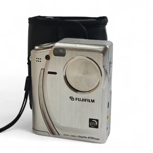 Fujifilm FinePix 4700 zoom fotocamera digitale 2,4 megapixel argento compatto retrò 2001 + custodia - Foto 1 di 9