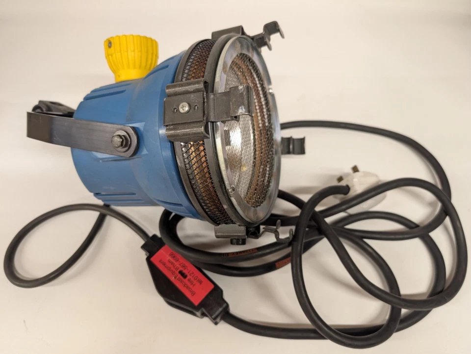 Arri Arrilite 800W Tungsten Film Video Light working with bulb tested - Image 1 of 4