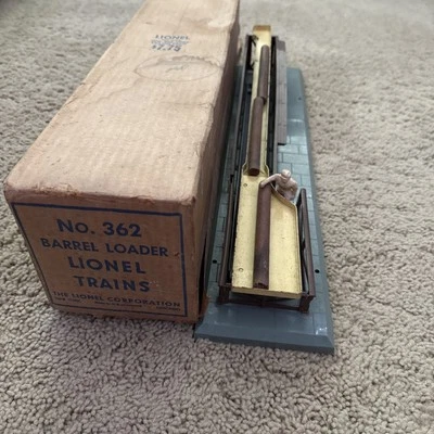 Lionel 362 Vintage O Operating Log Barrel Loader Ramp w/ Box- - Image 1 of 4