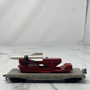 HO Lionel Missile Flat Car US Army Grey with Red Launcher #0850 - Imagen 1 de 24