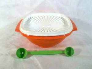 Tupperware Tangeringe 6" Servalier Bowl w/ White Seal & Apple Green Melon Scoop - Picture 1 of 12