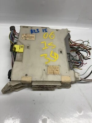 Lexus IS250 IS350 2006-2013 lado del conductor LH relé caja de fusibles OEM 82730-53050 Foto 1 de 4