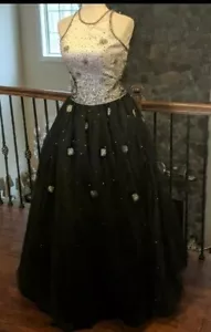 A black& white Mary's prom dress/ ball gown it's gently size 4 - Picture 1 of 6
