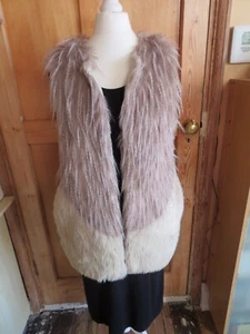 River Island taglia 8 gilet pelliccia sintetica panna beige pelliccia lunga e morbida oversize morbido - Foto 1 di 8