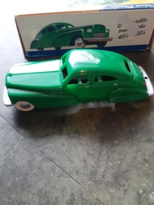 Binary Arts Corp Deluxe Plastics 2000 sedán escala 1:43 20040 Foto 1 de 4