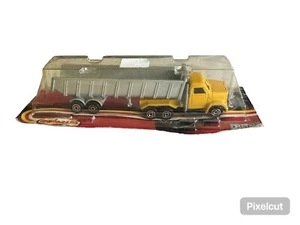 Camión Majorette Serie 300 - Como nuevo en tarjeta - Ligeramente separado debido al almacenamiento - Imagen 1 de 3